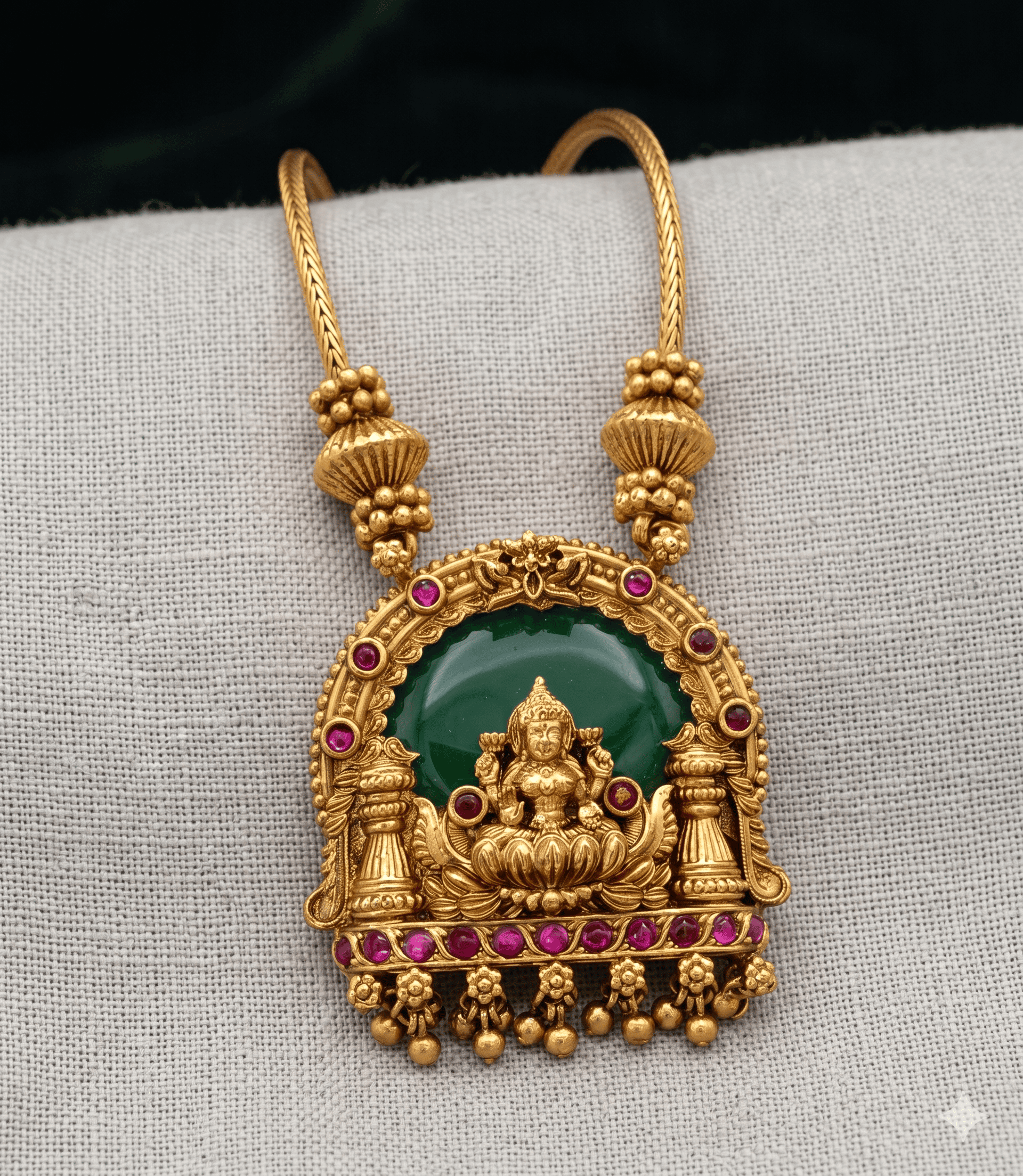 5606-kerala-style-gold-plated-palakka-lakshmi-necklace
