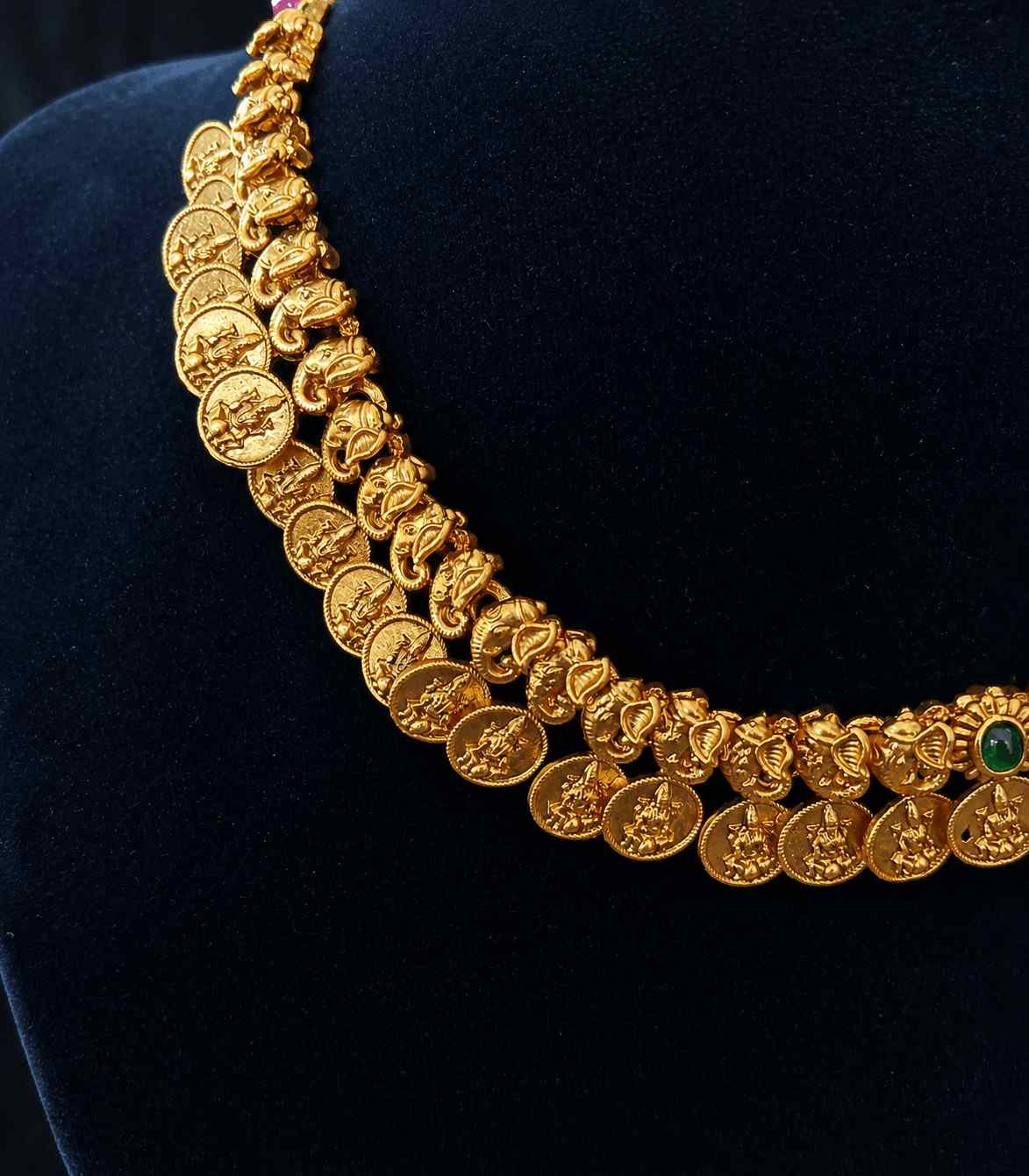 6602 Kasumala with Elephant Design Chocker