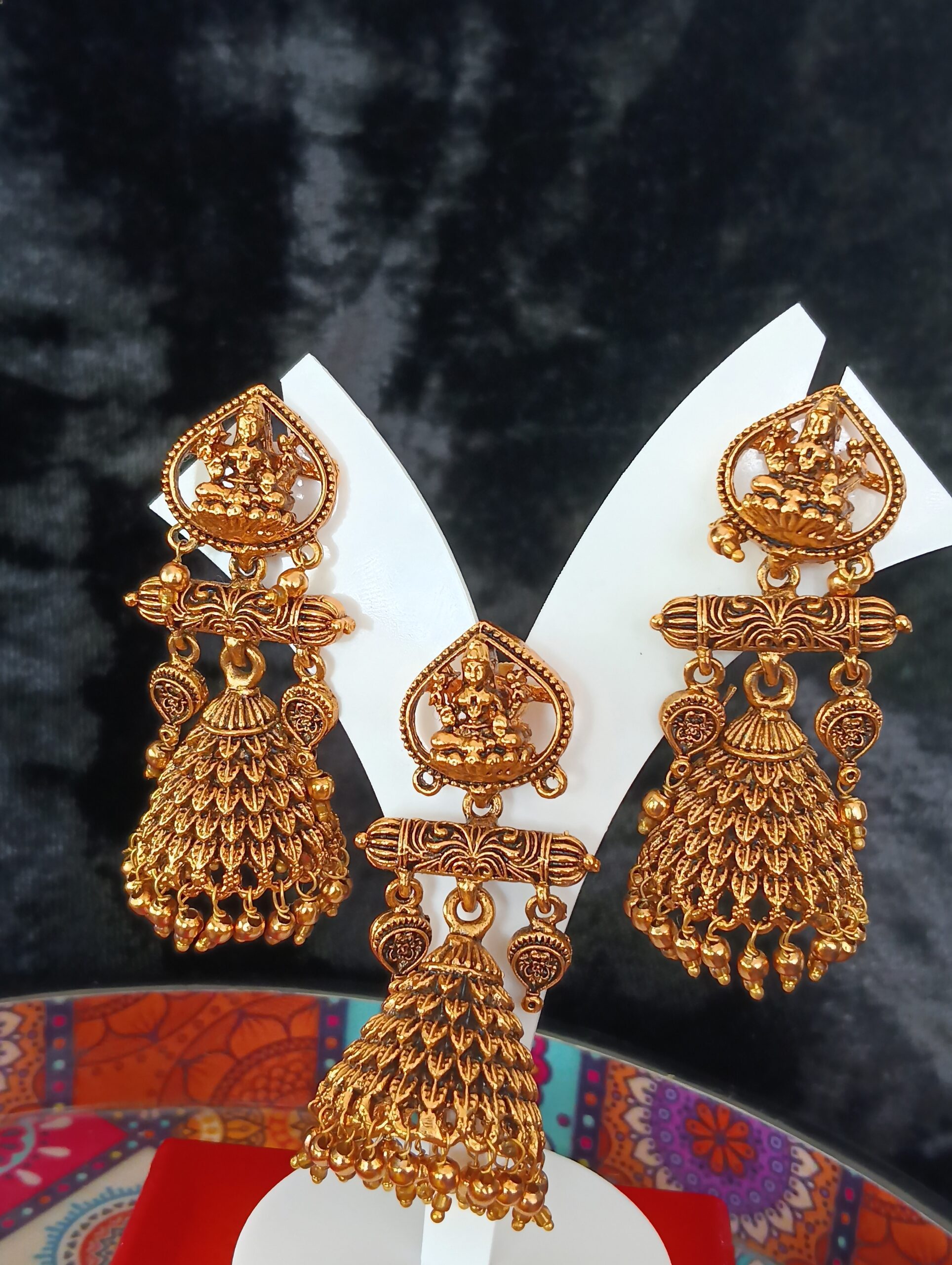 6619-Laksmi-and-Leaf-Jhumka