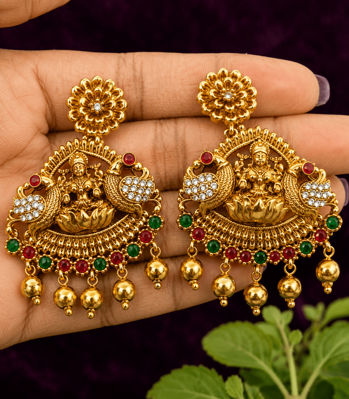 6607-devi-with-red-green-and-white-stone-with-golden-beads-heavy-chocker