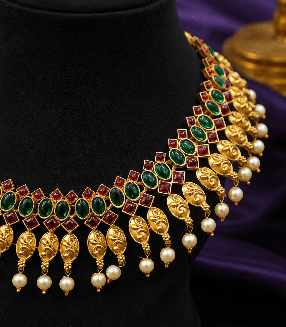 5636-gold-plated-kemp-stone-temple-choker-necklace-and-earrings-set-with-pearl-drops
