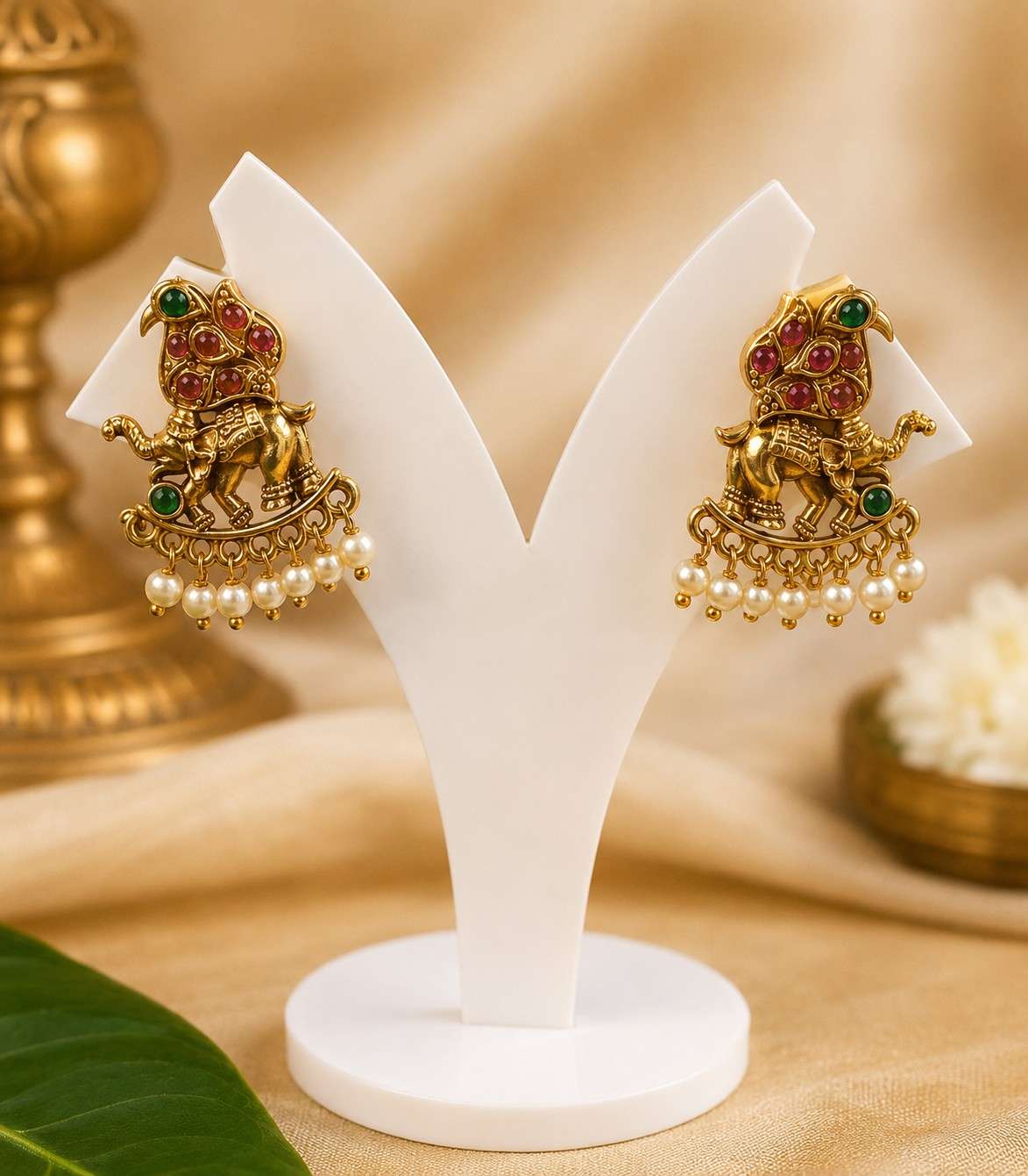 5634-antique-gold-plated-temple-jewelry-set-lakshmi-pendant-haram-with-kemp-stones-pearl-drops